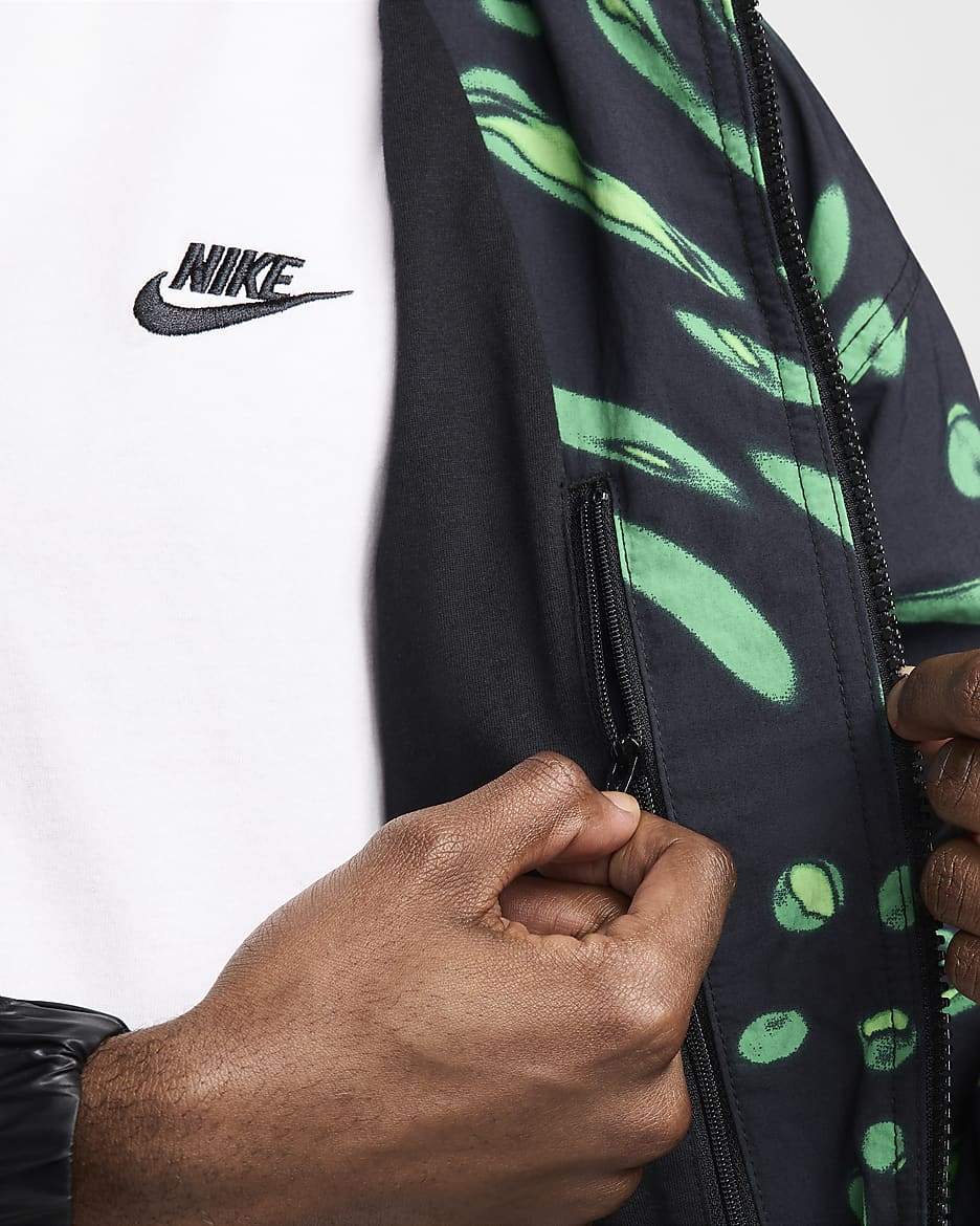 Nigeria Courtside Men s Nike Football Lightweight Graphic Jacket. Nike UK